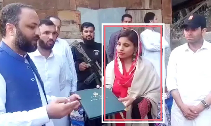 Anju Fatima receives gifts and land from Pakistan Businessman, Video goes Viral 